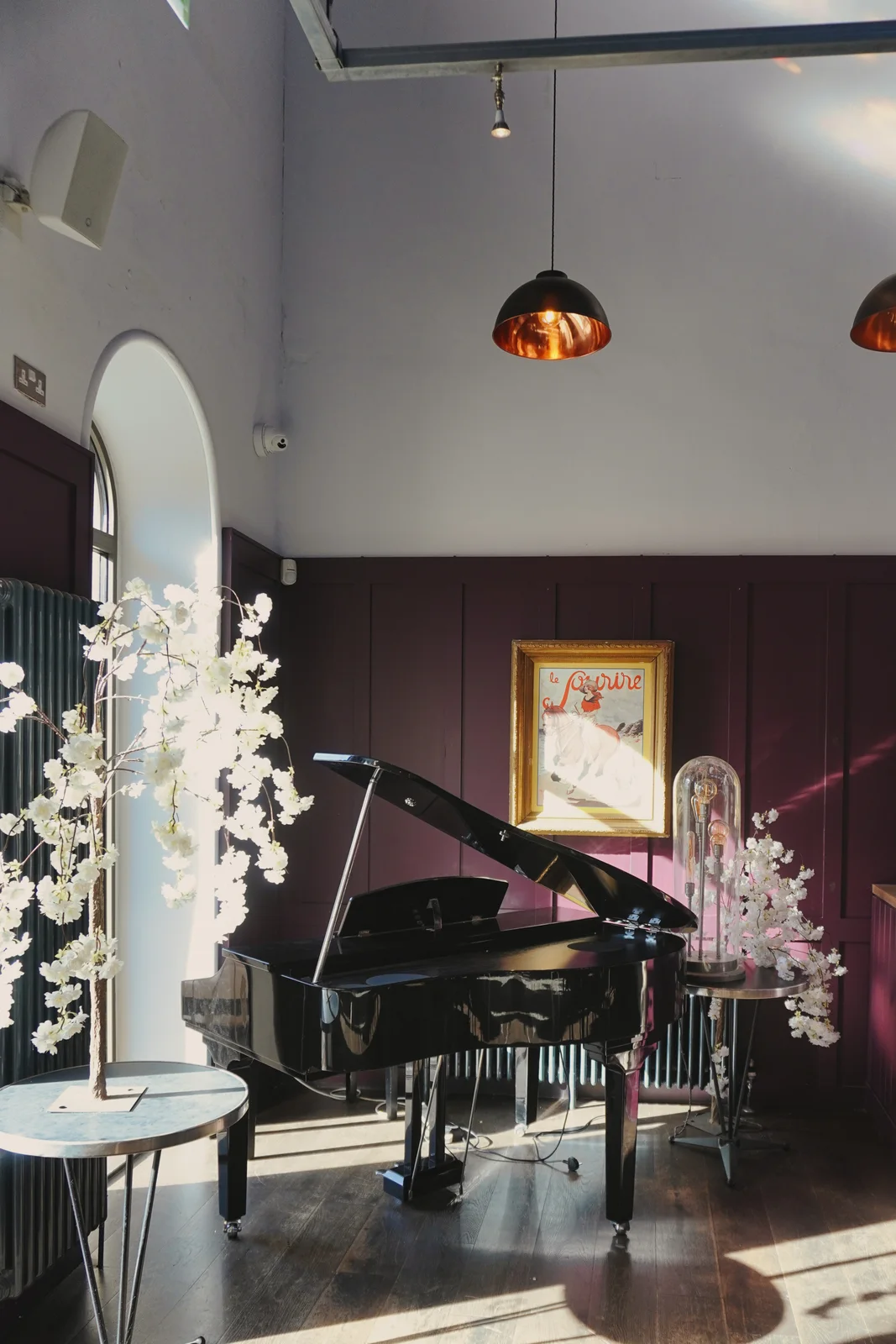 Flowers and a grand piano in the dining room