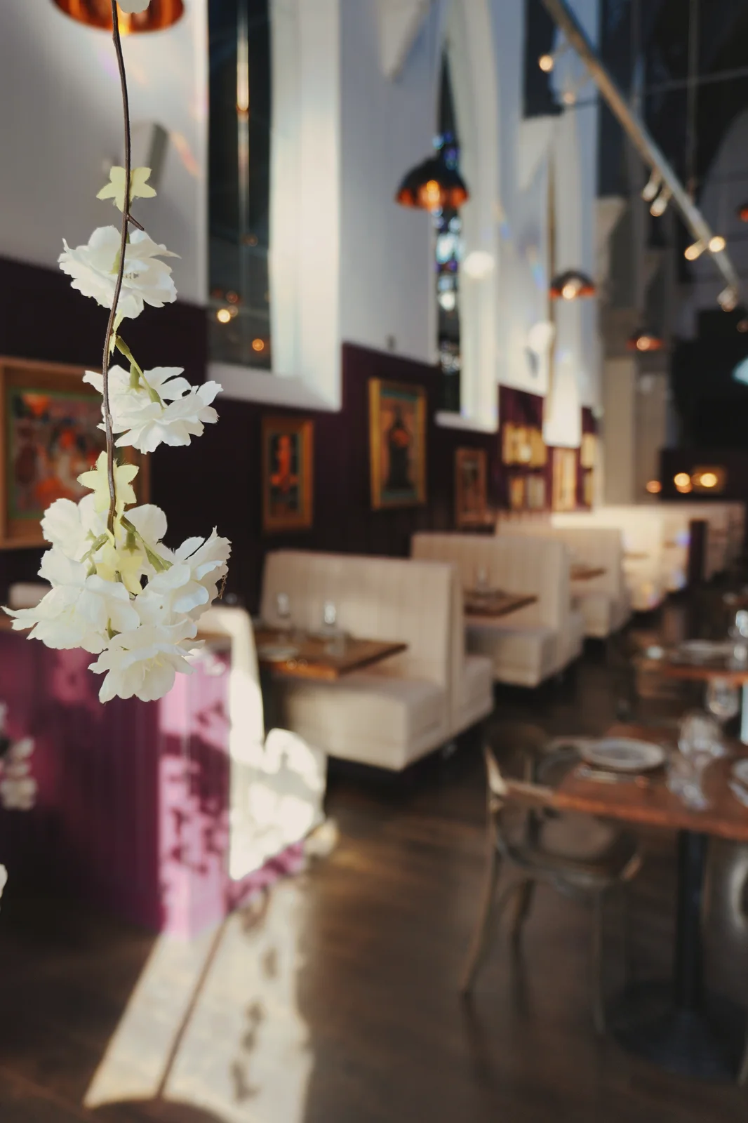 Flowers and a grand piano in the dining room